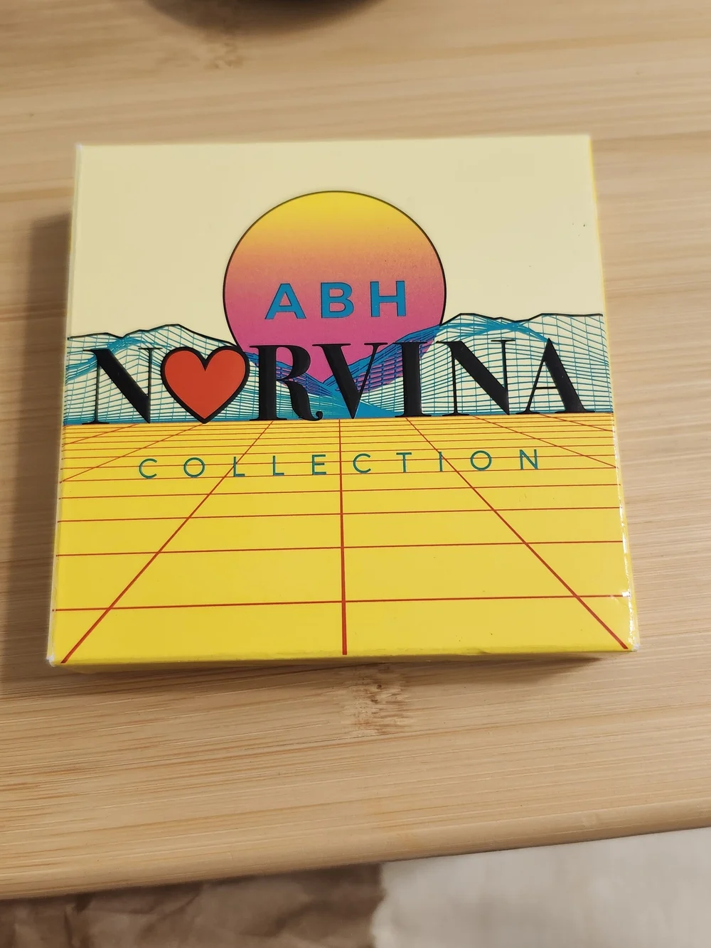 Norvina Eyeshadow Palette — Yellow, Green, Orange, Gold, Pink Tones Deadstock